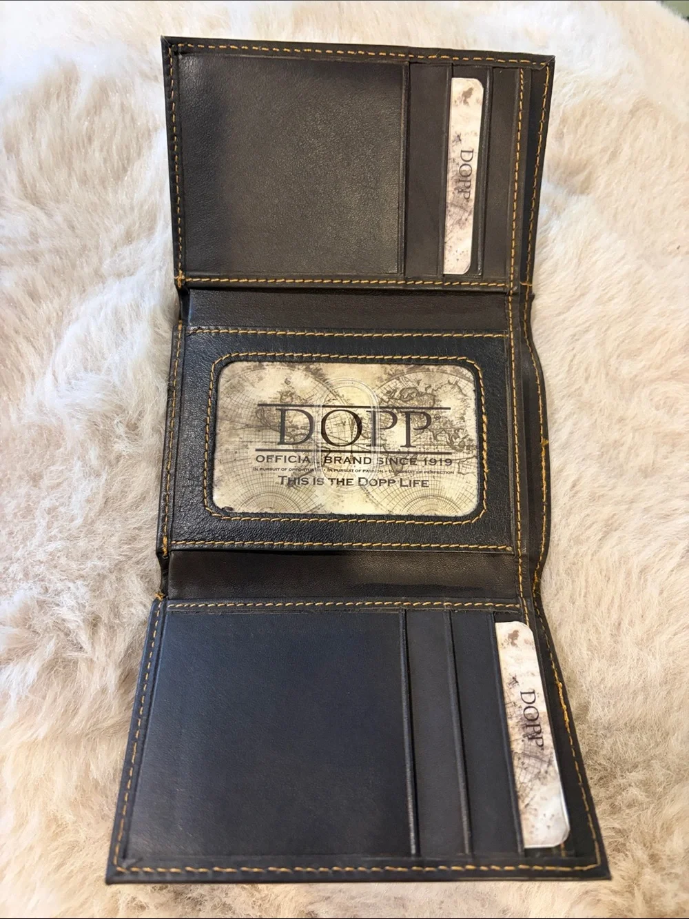 Dopp Brown Leather Card & Key Holder with Contrast Stitching